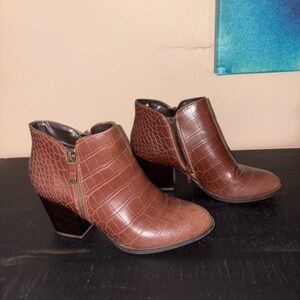 Brown crocodile faux leather ankle zip up embossed heel boots slide on footwear
